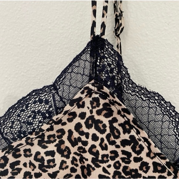 ABERCROMBIE & FITCH - Picture 4 of 5